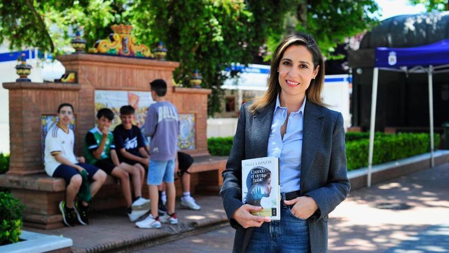 Vídeo | Entrevista a al escritora Ángela Banzas en Badajoz