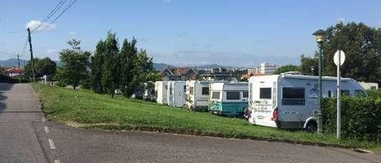 Un aparcamiento público en Cudillero.