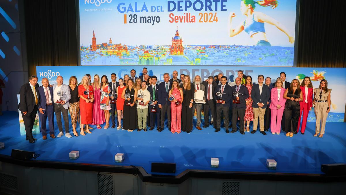 PREMIOS GALA DEPORTE SEVILLA | Jesús Navas y Alisa Ozhogina, mejores deportistas del año en la Gala del Deporte