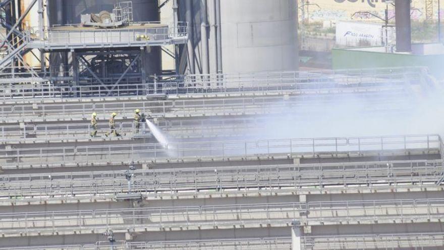 Arden toneladas de papel en las instalaciones de Saica en San Juan de la Peña