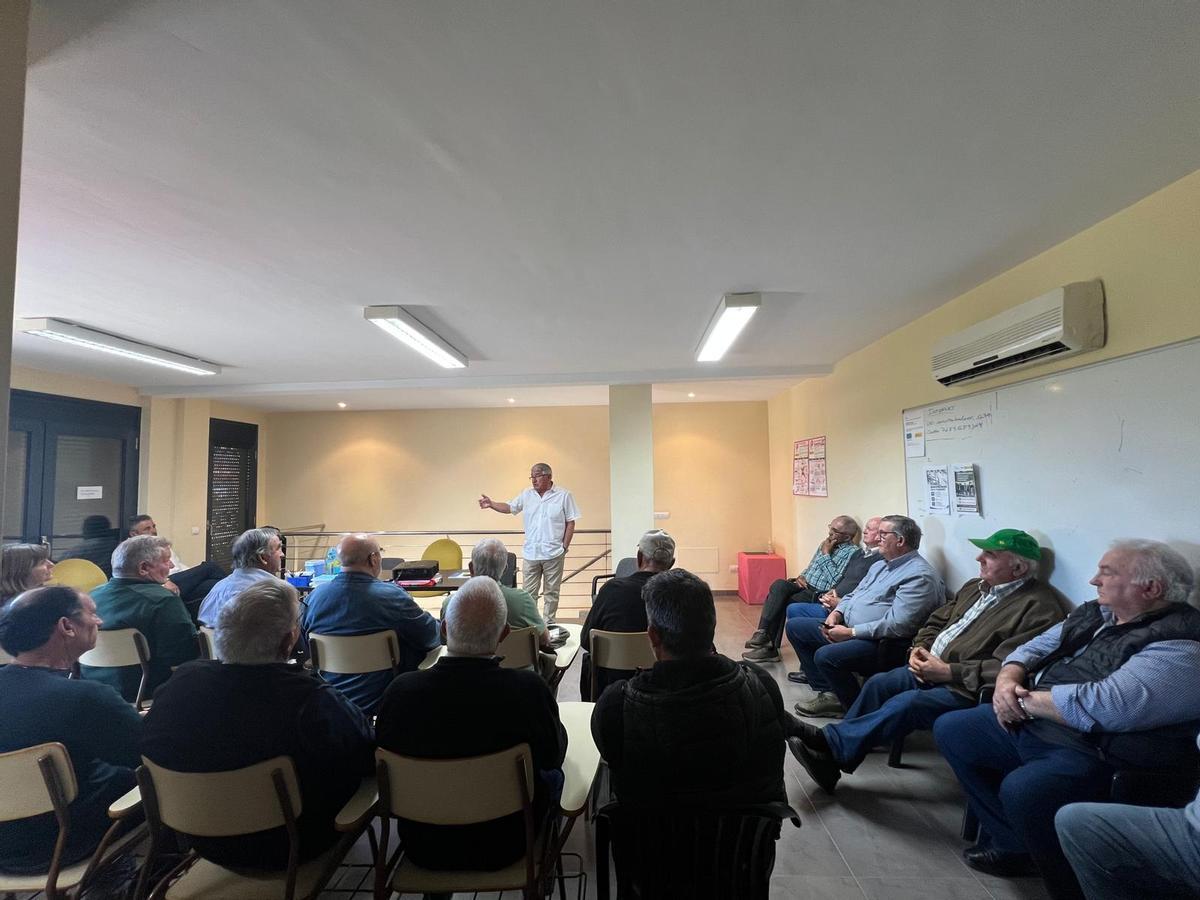 Reunión informativa en la sede de UPA-AIA en Campos con los ganaderos de la isla.