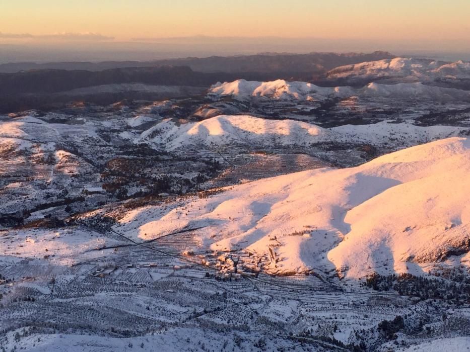 El temporal de nieve desde el cielo