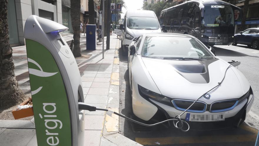 La provincia debe cuadruplicar los puntos de recarga de coches eléctricos hasta 2025