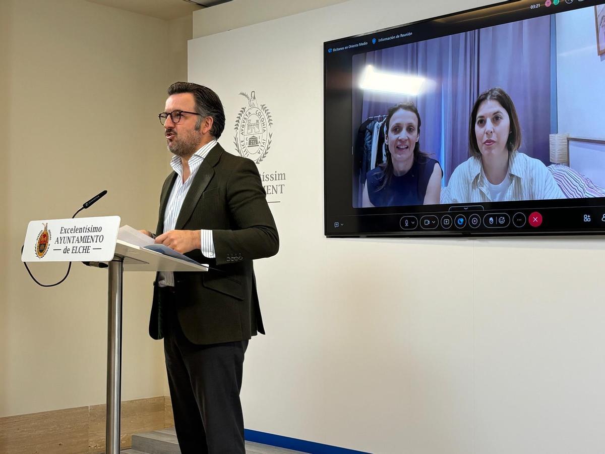 El alcalde ofreció una rueda de prensa para mostrar la difícil situación de los 22 ilicitanos en Oriente Próximo