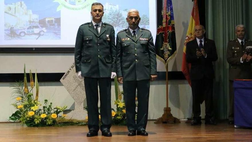 El teniente Coronel, Rodríguez, y el subdelegado, Bermejo, en los actos de la Guardia Civil .