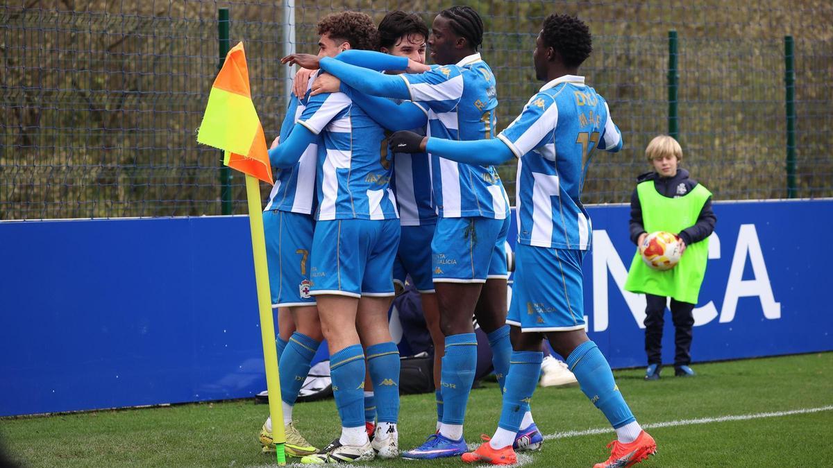 El Fabril, nuevo líder de Segunda RFEF tras el favor de la UD Ourense ante el Oviedo Vetusta