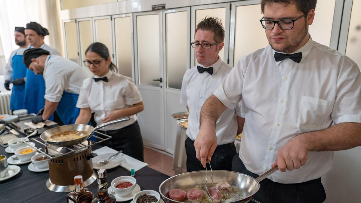 Curso de Cocina y de Servicio de Restaurante de la ADLE.