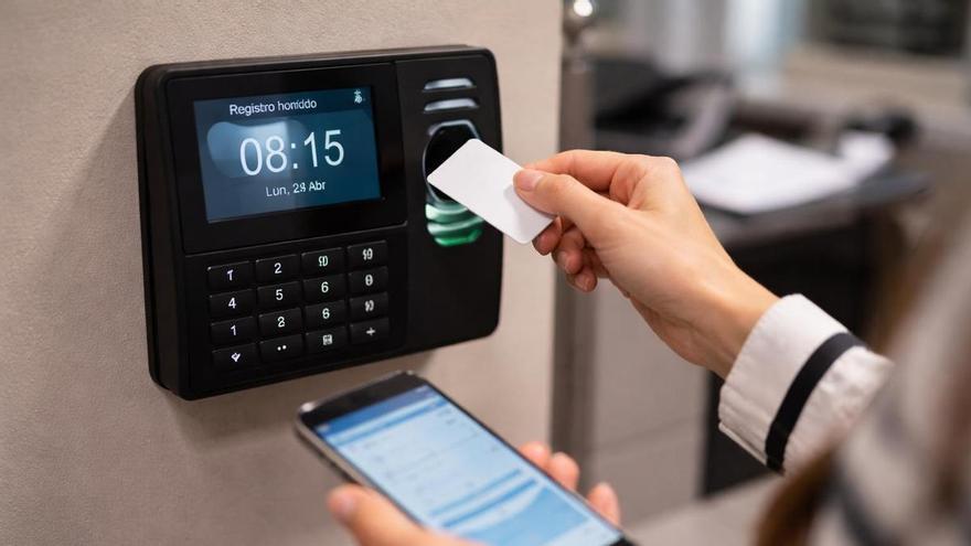 Confirmado: Manipular el registro horario en el trabajo es motivo de despido sin indemnización