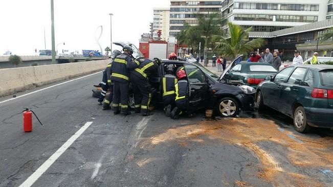 Accidente en el acceso a Juan XXIII desde la Avenida Marítima