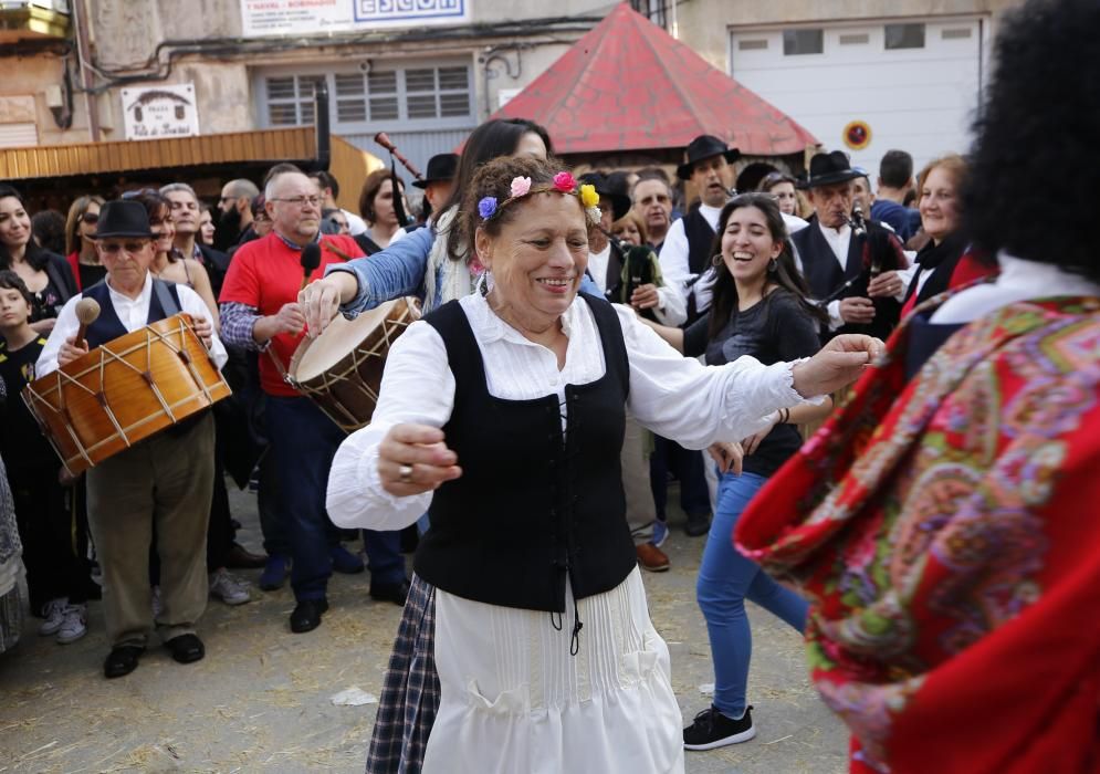 Masiva celebración de la explosión de las tropas napoleónicas de la villa.