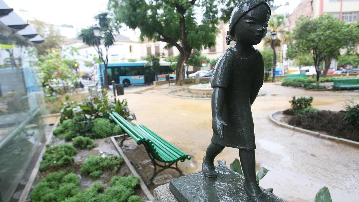 El primero de los itinerarios lleva desde la plaza de la Constitución hacia el Jardín de los Monos.