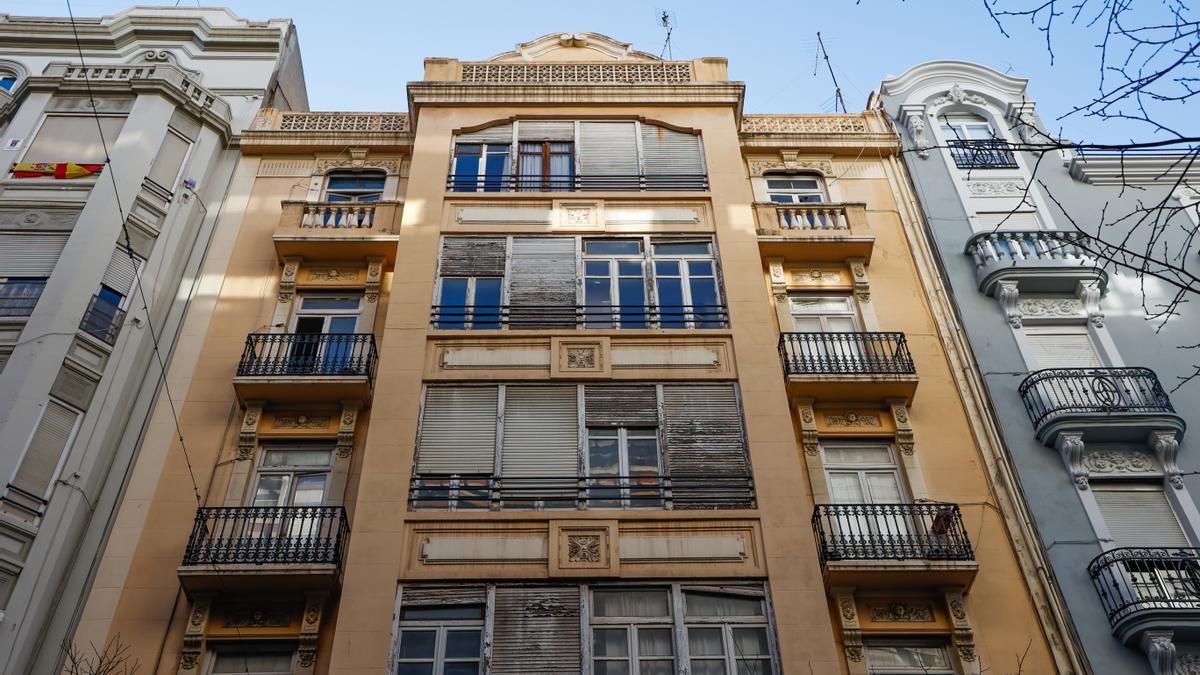 Valencia. Edificio en la calle Salamanca 4 en el que harán un hotel de 40 habitaciónes