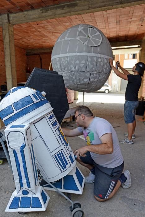 Preparación de embarcaciones del descenso floklórico de Laviana