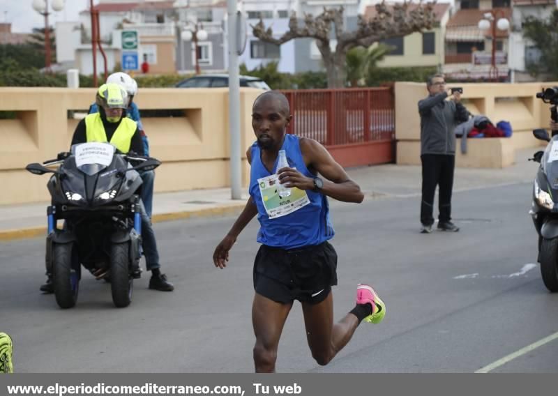 Atletas en el IX Marató BP de Castellón