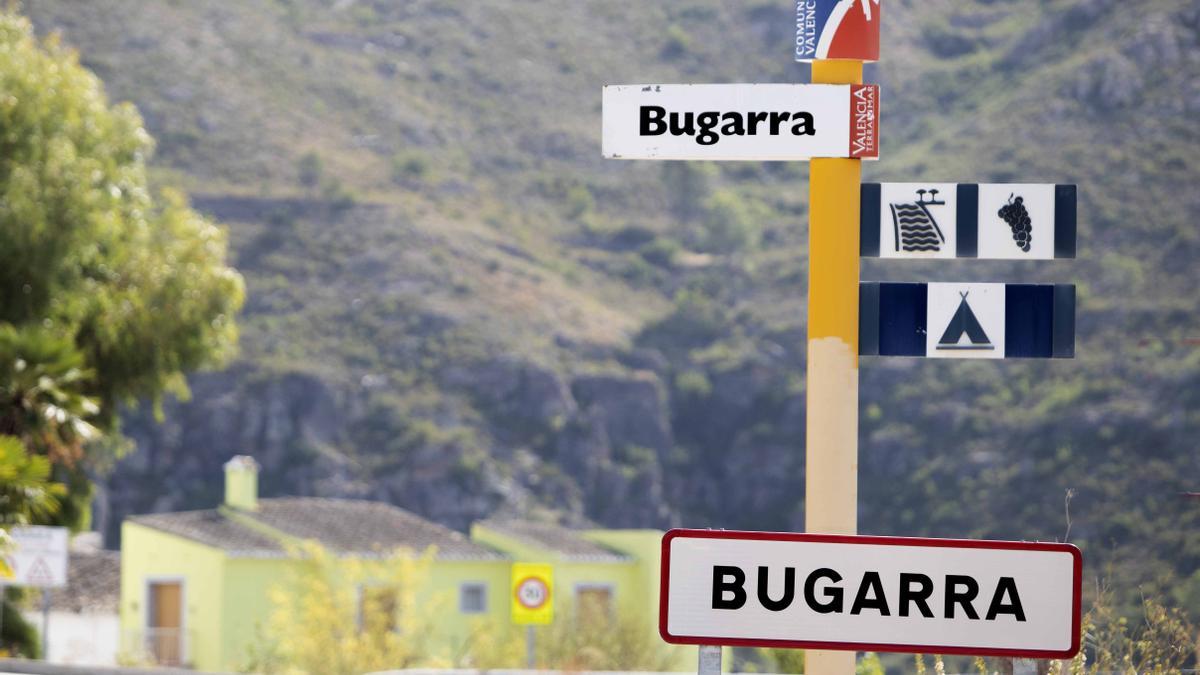 Cartel de entrada a Bugarra.