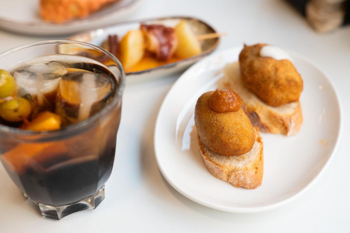 En imágenes | Taberna Matei, para vermutear en Zaragoza