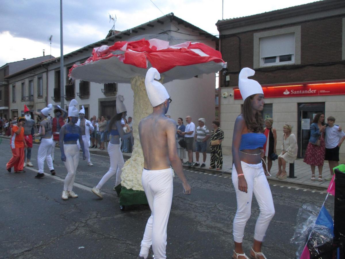GALERÍA | Camarzana de Tera se despide de sus fiestas con el Desfile de Carrozas GALERÍA | Camarzana de Tera se despide de sus fiestas con el Desfile de Carrozas