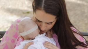 A.J.González Córdoba Lucía y su bebé Manuel Una joven cordobesa da a luz a un bebé sin espina bífida tras una cirugía fetal pionera en Sevilla