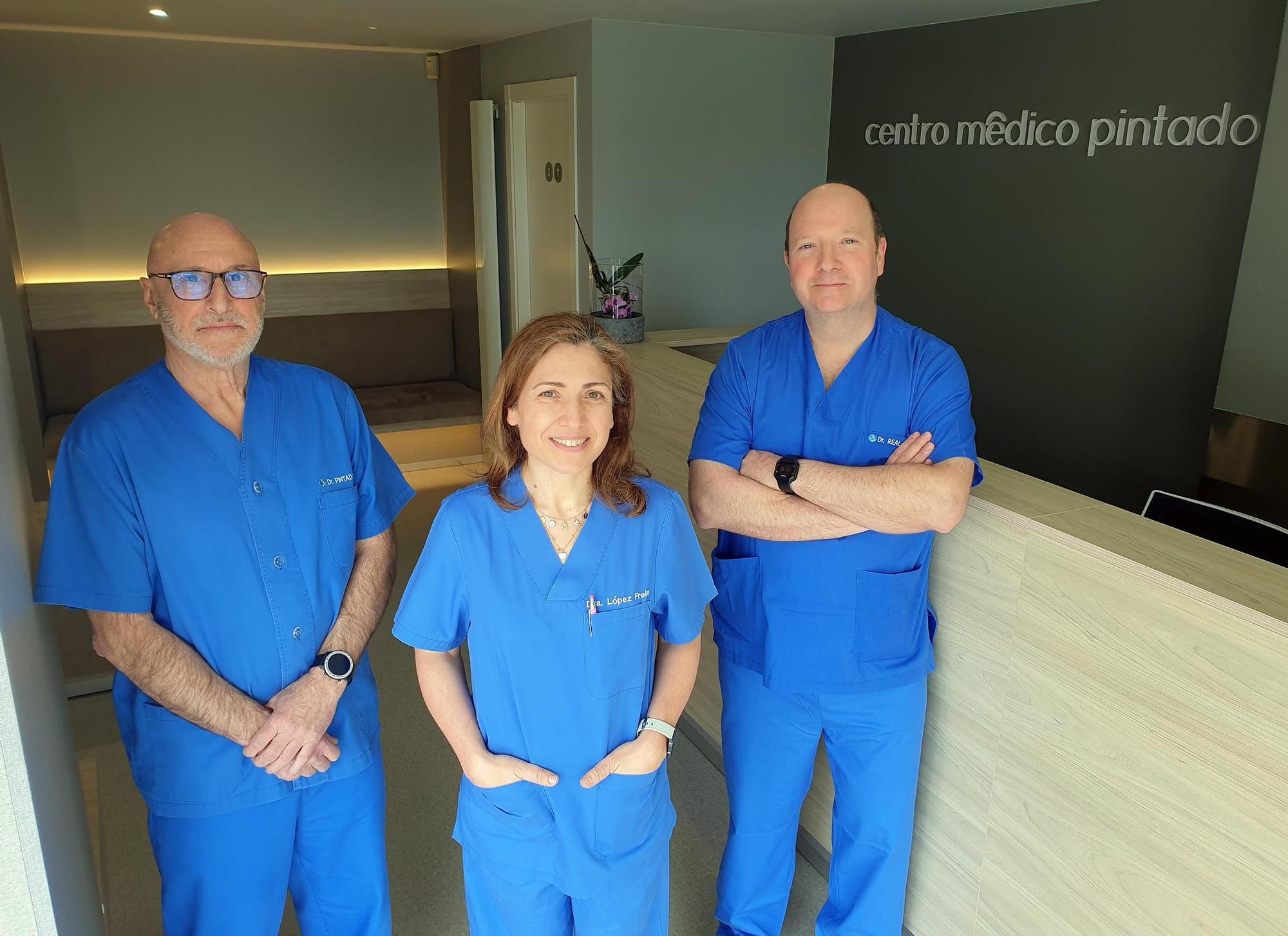 Los doctores  J.M. Pintado Albo; Diana Lopez Freire; y Pablo Real de Asua Echavarría, al frente del equipo de obstetricia y ginecología.
