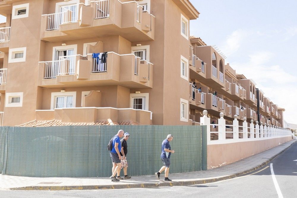 El Estado aloja a 745 migrantes  en un hotel de Fuerteventura ante la falta de espacios