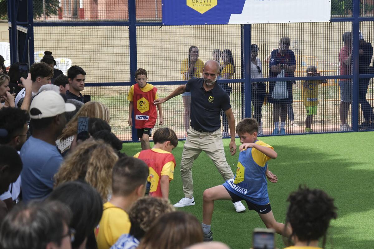 Imatges de la inauguració de la Cruyff Court de Pep Guardiola a La Salle de Manresa Imatges de la inauguració de la Cruyff Court de Pep Guardiola a La Salle de Manresa