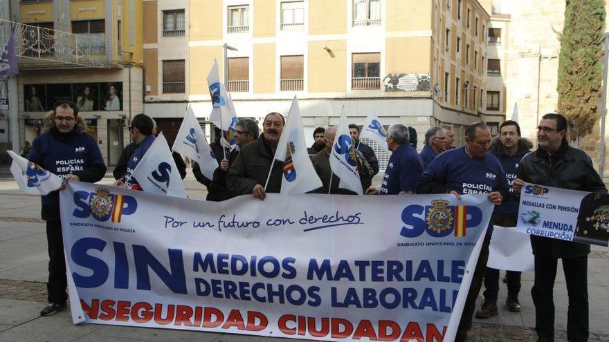 Concentración de Policías frente a la Subdelegación del Gobierno