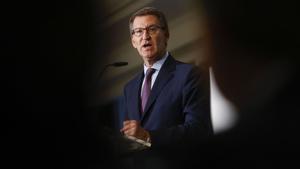 Feijóo esquiva el debat de l’harmonització fiscal i aplaudeix els seus barons per abaixar l’IRPF