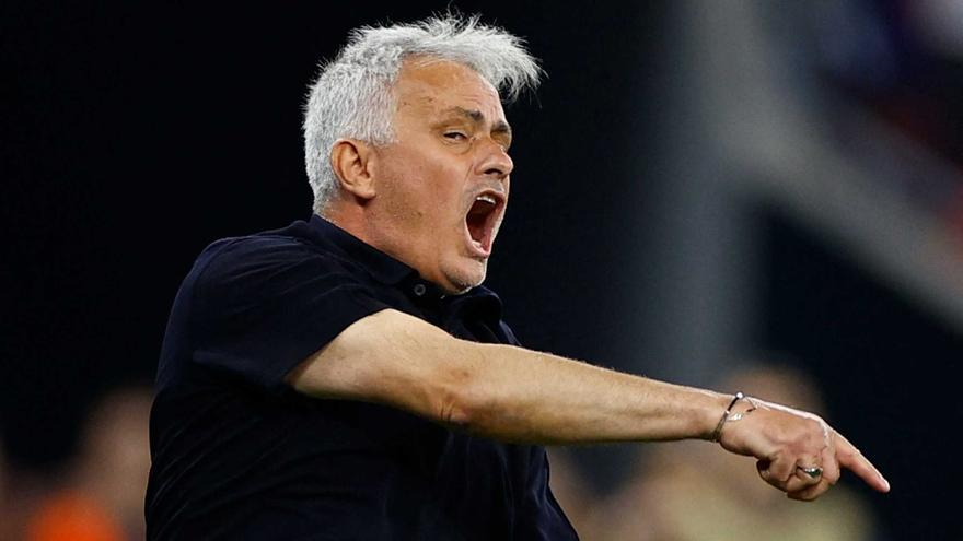 Mourinho va anar a insultar els àrbitres al pàrquing després de perdre l&#039;Europa League amb el Sevilla