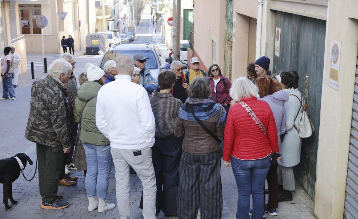 Frank Feldmeier bei seinen Ausführungen über den Bürgerkrieg.  | FOTO: NELE BENDGENS