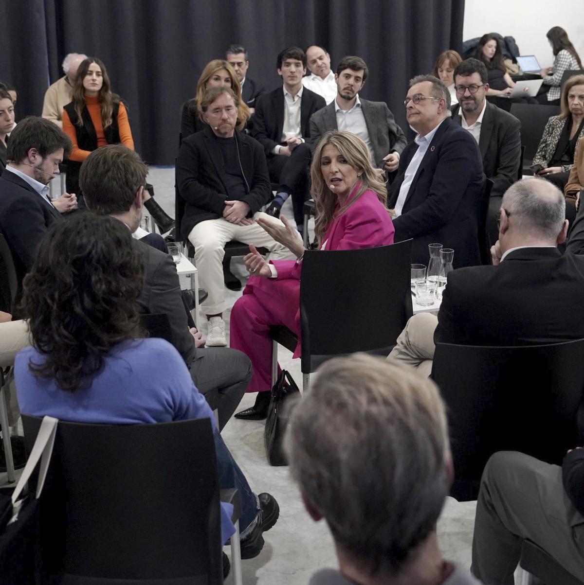 Silencis expectants i murmuris dividits