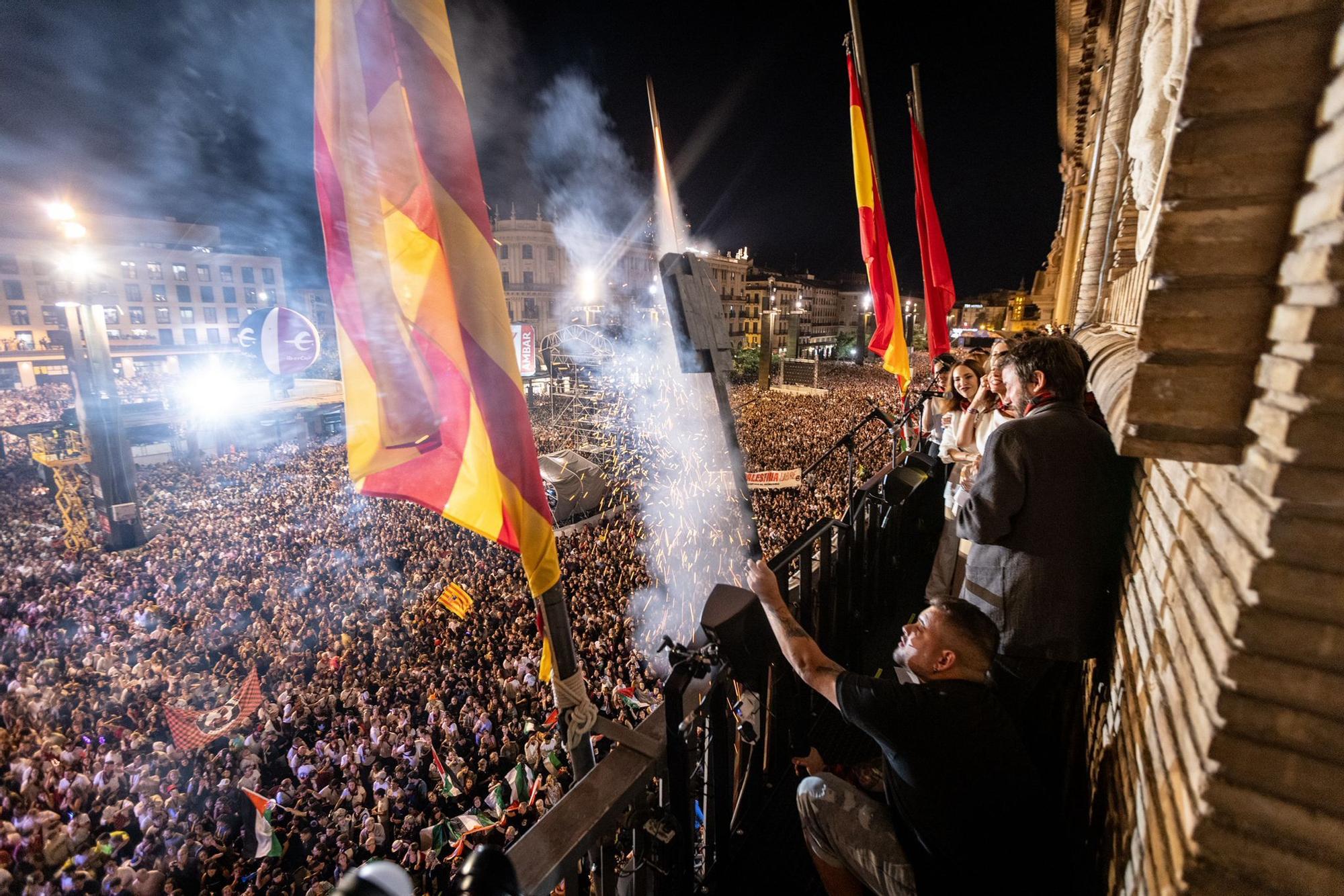En imágenes | Primer día de las Fiestas del Pilar con las peñas y el pregón