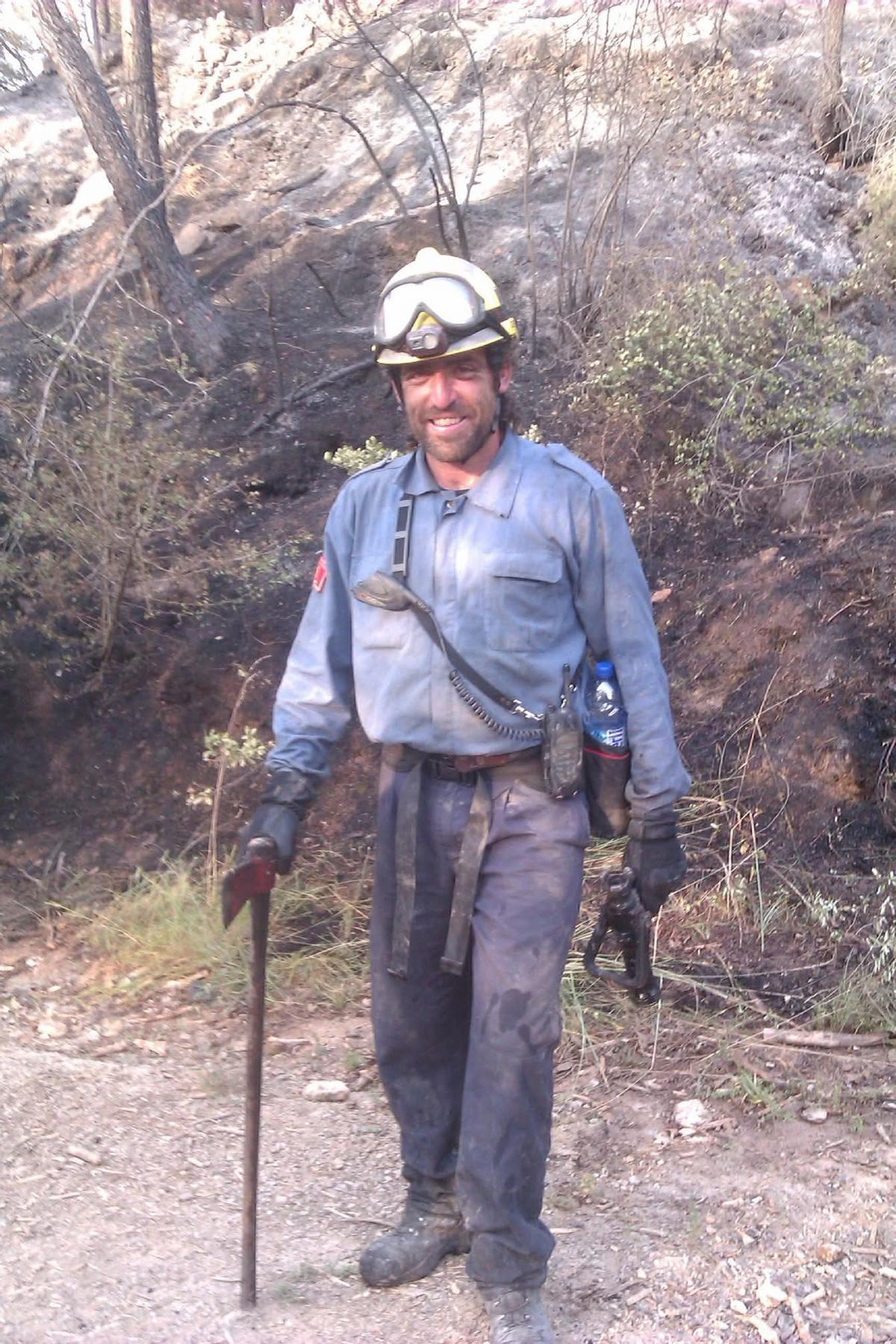 El Josep Ma. Màrquez en una imatge del 2012, treballant als focs de Calaf i Prats de Rei