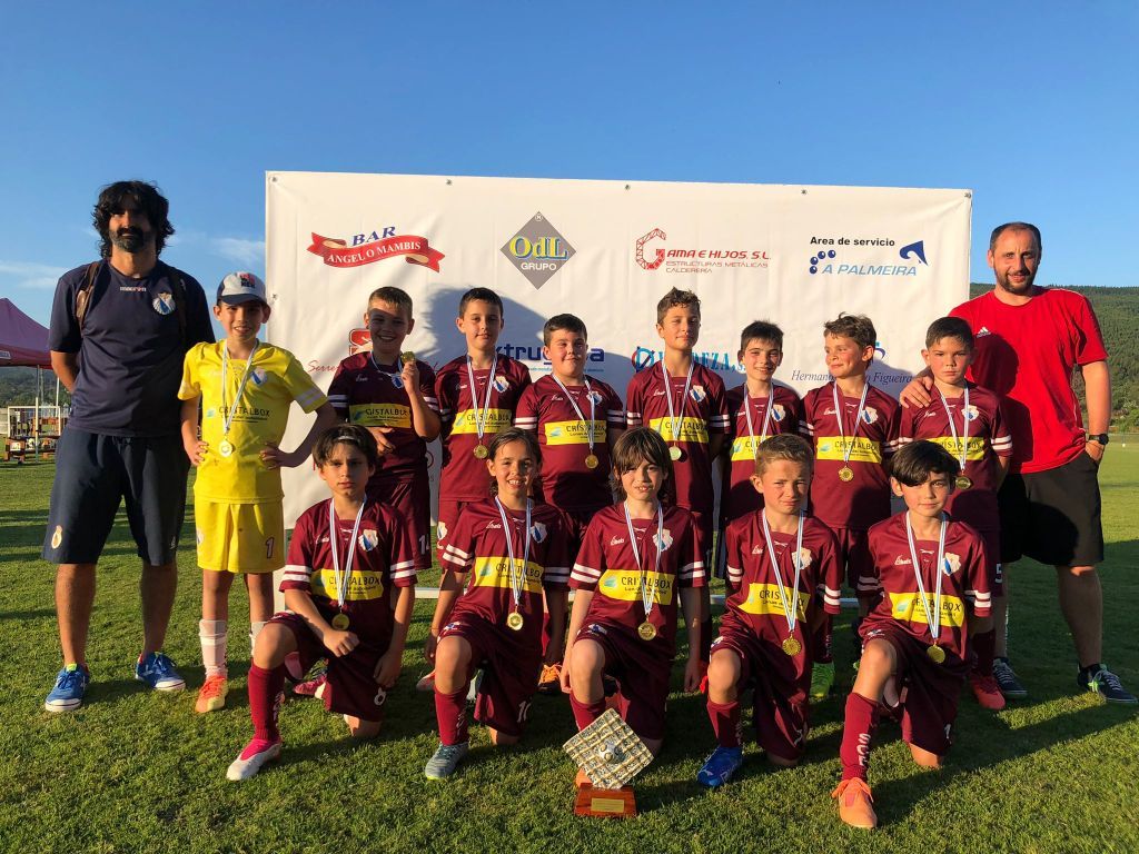 Un momento del torneo de fútbol base celebrado en Valga, que reunió a 1.200 espectadores.