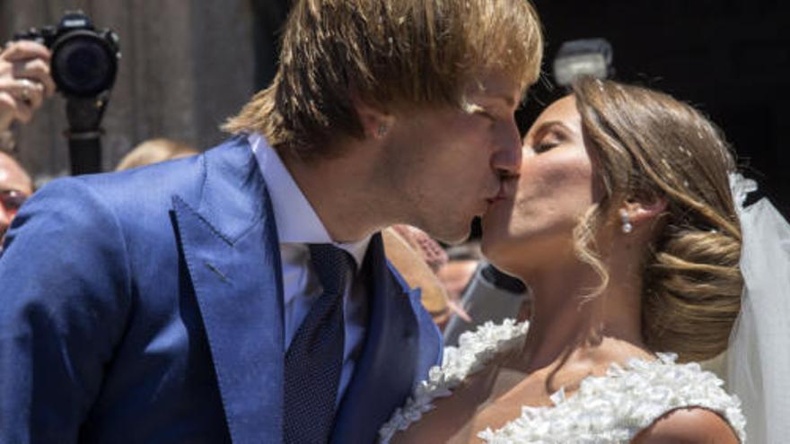 Rakitic, junto a su esposa, la sevillana Raquel Mauri.