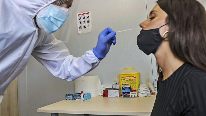 Pruebas PCR en un laboratorio de la comarca