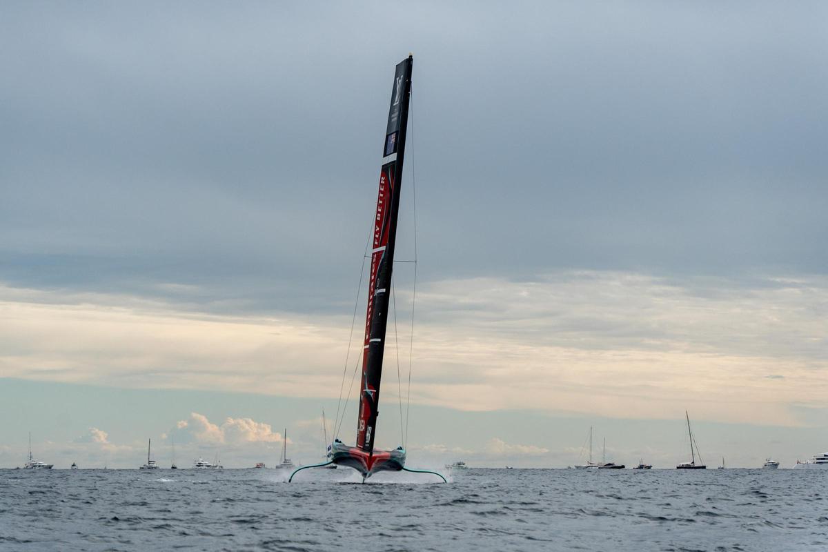 El equipo del New Zealand durante la octava regata de la Copa de la América