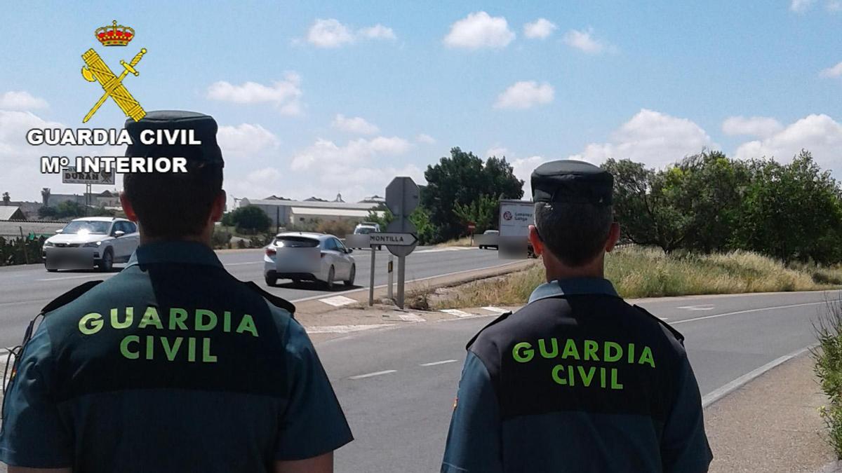 Operativo de la Guardia Civil en Montilla.