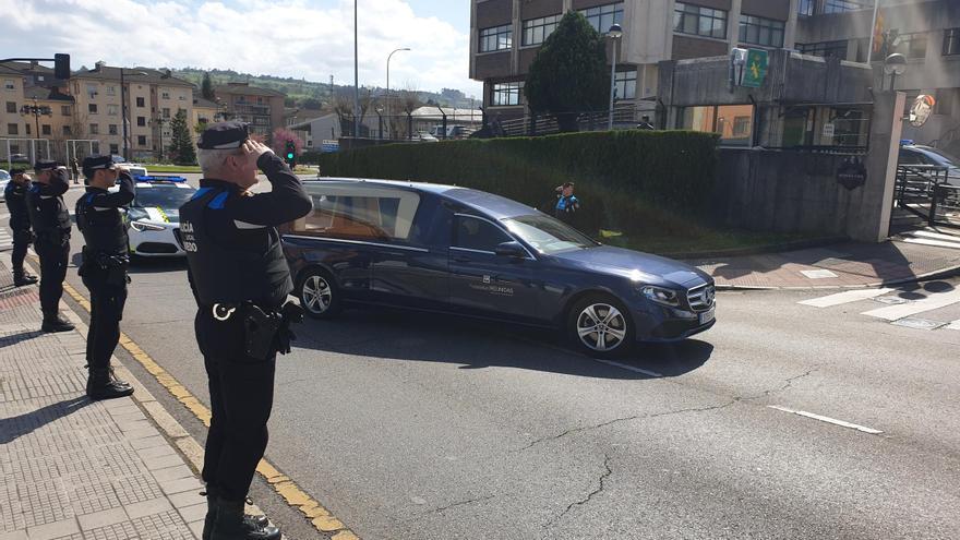 Así fue el recibimiento con honores en el Rubín (Oviedo) al cuerpo de Dámaso Guillén, el &quot;héroe de Pravia&quot;