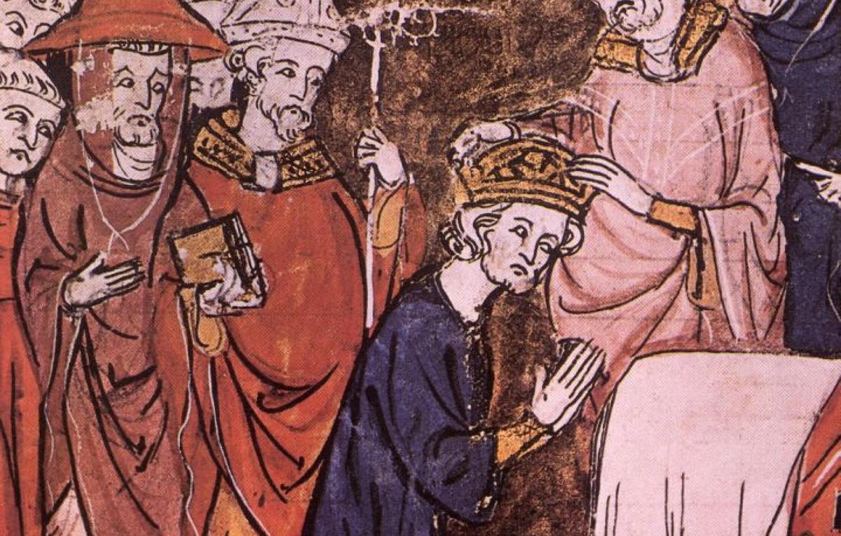 El manto que vistió Carlomagno durante su coronación era morado. 