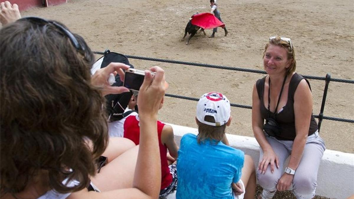 Espectáculo taurino en Alfara de Carles para turistas.