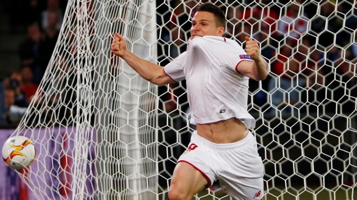 Gameiro celebra un gol con el Sevilla en la final de la Europa League de la pasada temporada ante el Liverpool