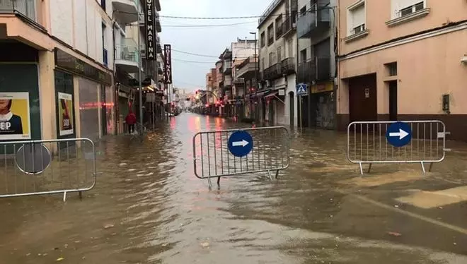 Protecció Civil avisa de fuertes lluvias en Catalunya y olas de 2,5 metros de altura