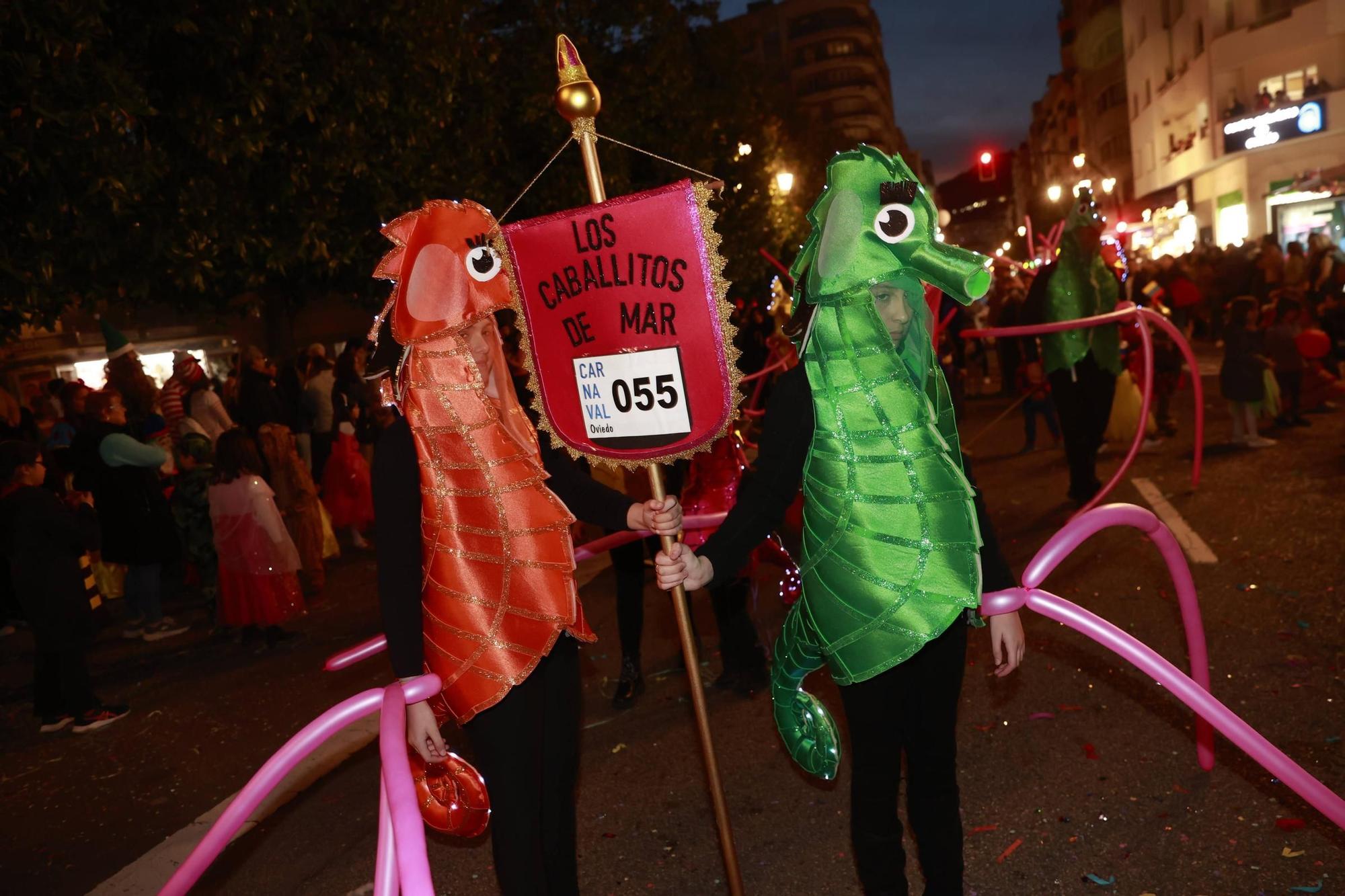 EN IMÁGENES: El Carnaval llena de color y alegría las calles de Oviedo