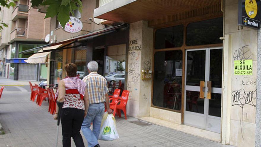 Asesinato. Portal de la vivienda donde se produjo el parricidio.