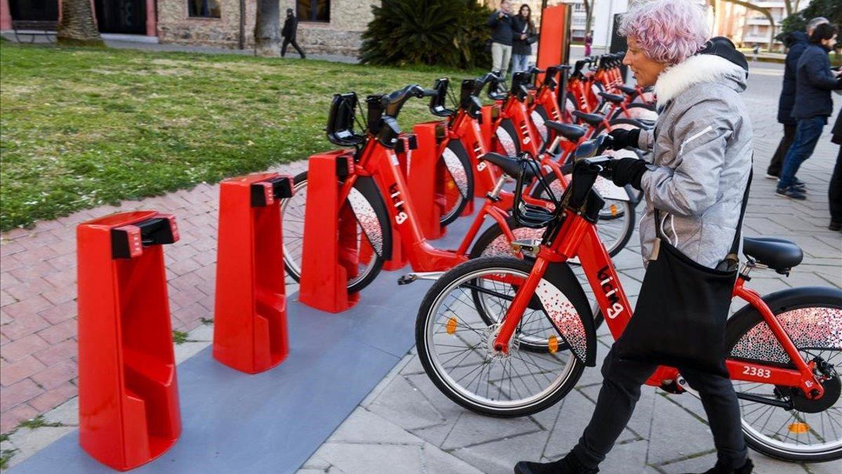 Puesta en marcha de las nuevas estaciones de bicing con los nuevos modelos  en la foto la  estacion numero 294   en Nou Barris