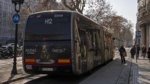 El bus es reforça amb més línies, carrils dobles i més freqüència