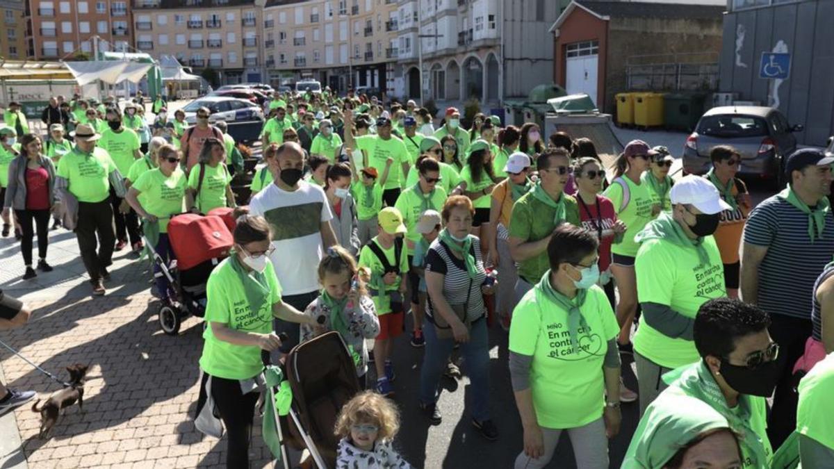 Participantes en la carrera contra el cáncer de Miño. |   // LA OPINIÓN