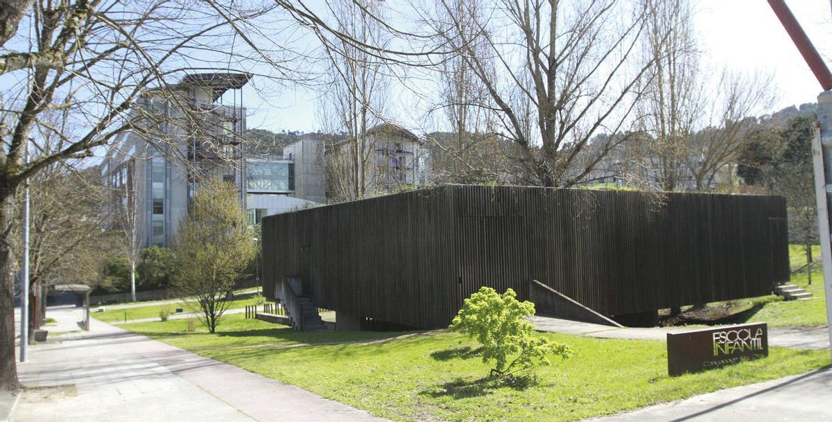 La escuela infantil del campus y, detrás, las facultades del Edificio Jurídico Empresarial. | IÑAKI OSORIO