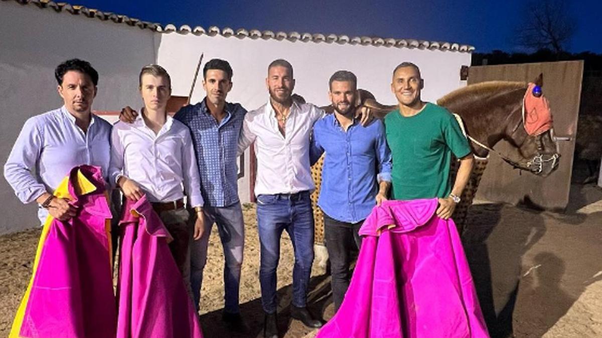 Sergio Ramos, Keylor Navas y Nacho Fernández, en la finca de Talavante.