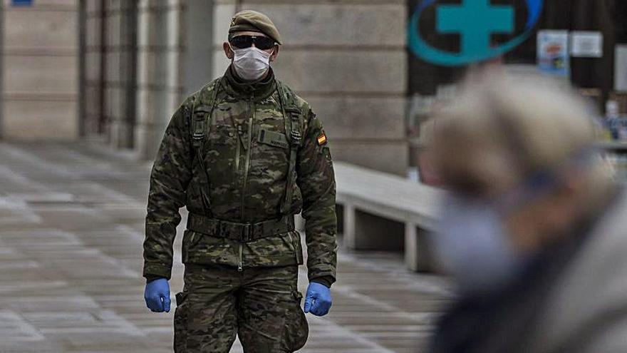 Un militar, en Santa Clara durante el confinamiento.